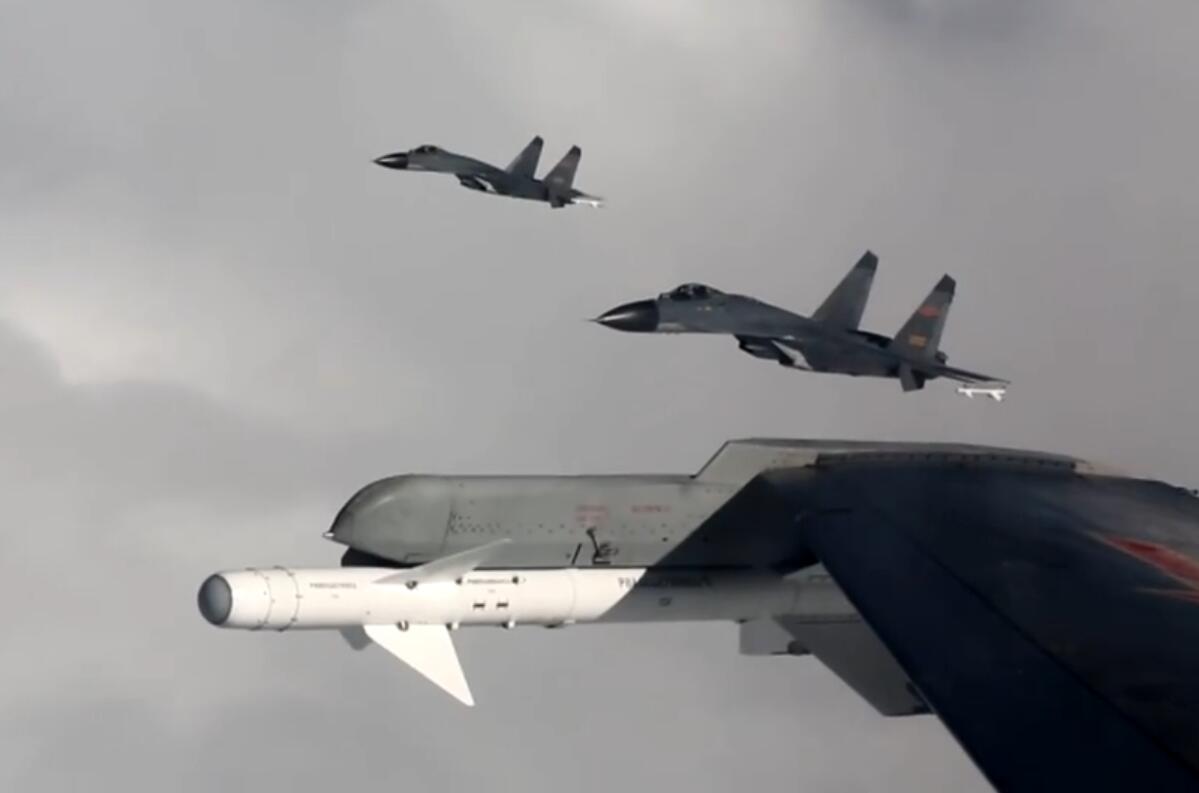  中国空军发布最新宣传片 歼20多机编队座舱视角曝光