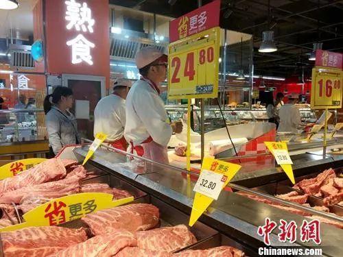 资料图：超市里正在售卖的猪肉。中新网记者 李金磊 摄