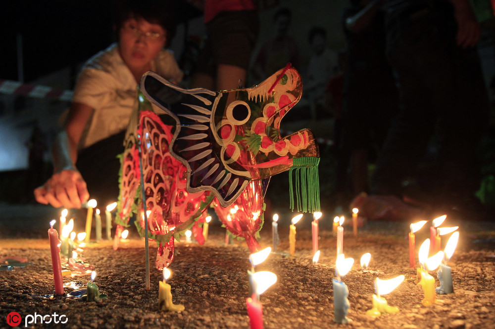 马来西亚的华人在中秋节提灯笼游行.(图源:东方ic)