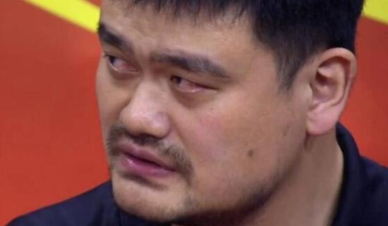 在男篮世界杯中国队负于尼日利亚后，姚明红了眼眶。视频截图