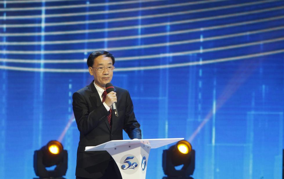 （副省长戴柏华宣读省委书记王国生批示）