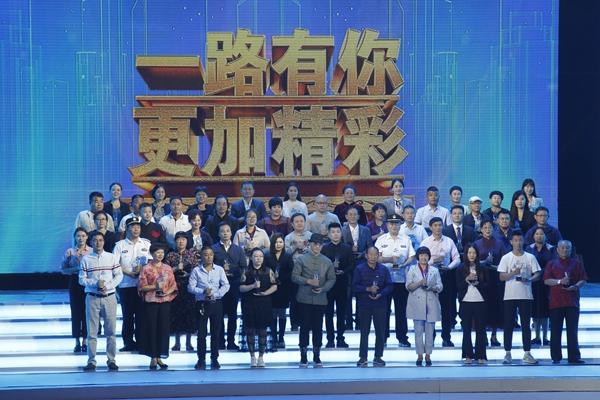 （河南广播电视的忠实观众代表同台共庆）