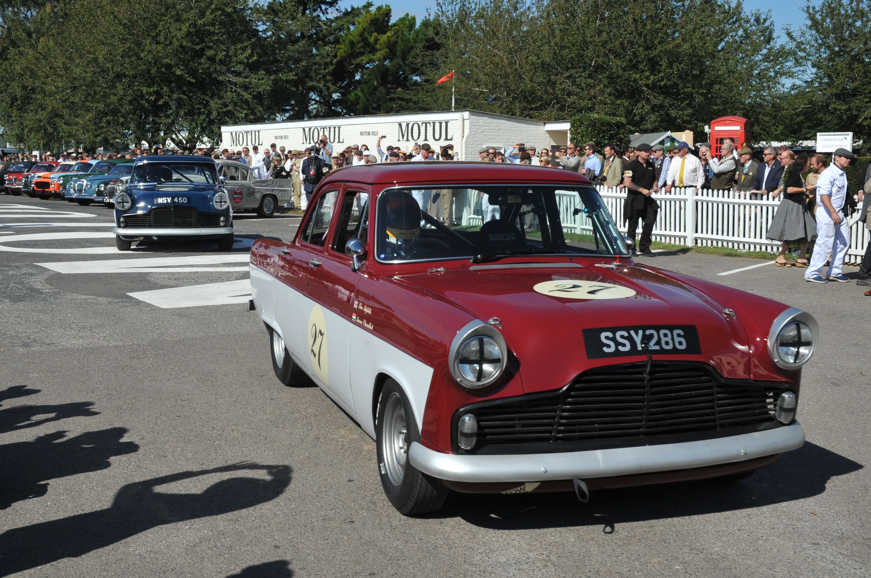 宛如一场复古狂欢英国举行古德伍德老式赛车会