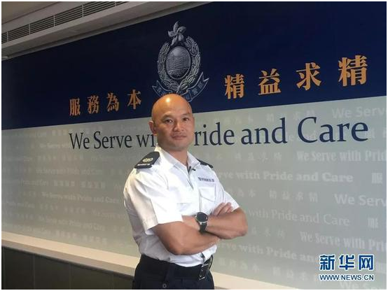 9月13日，香港警务处机动部队警署警长刘泽基在香港警察总部接受记者采访/图自新华网
