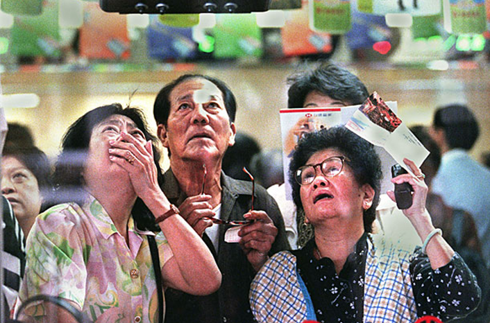 1997年，突如其来的金融风暴让很多香港人掩面而泣。