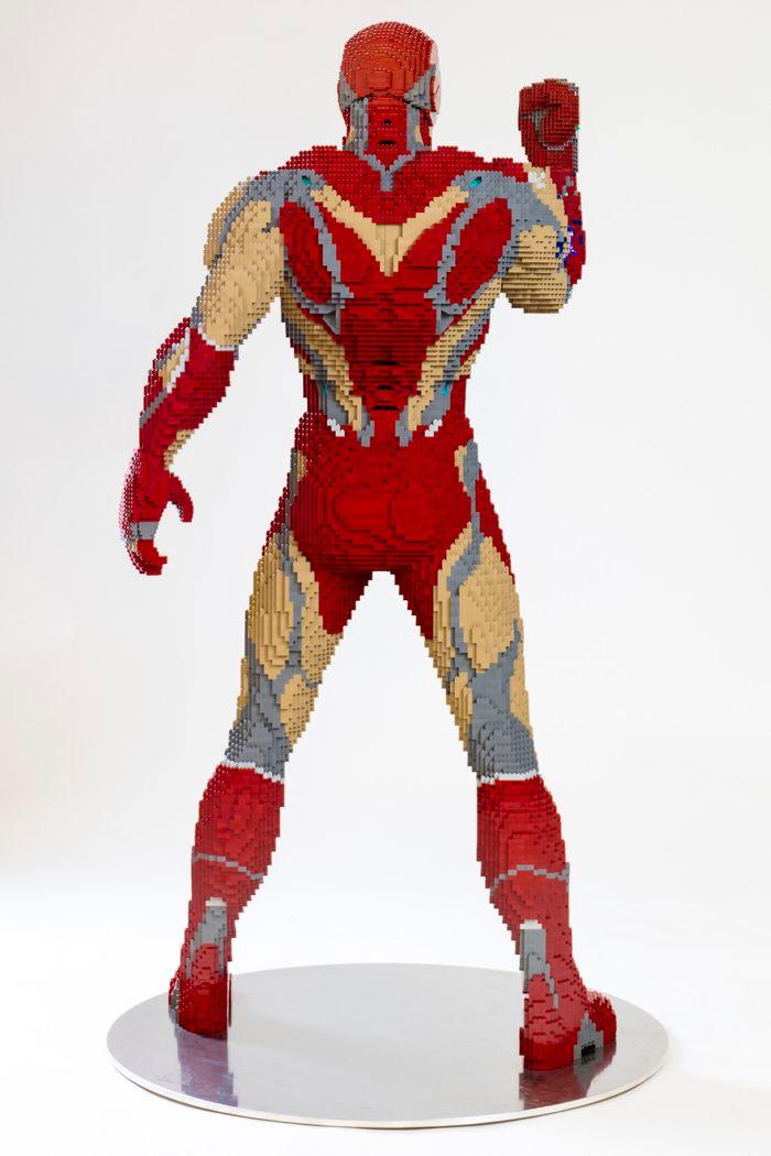 等身版乐高钢铁侠亮相漫展:超3.5万块积木