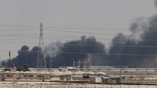 沙特重要石油设备14日遇袭。（图源：《纽约时报》）