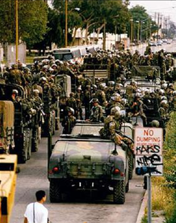 1992年5月2日，美国海军陆战队抵达加州康普顿。