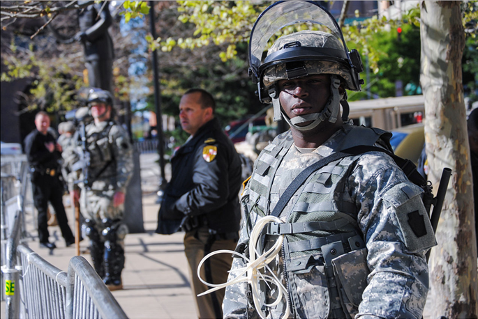 2015年4月28日，国民警卫队进驻巴尔的摩市区。