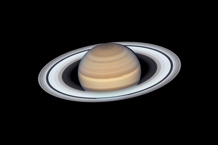 哈勃太空望远镜捕获了土星及土星环的新“肖像”
