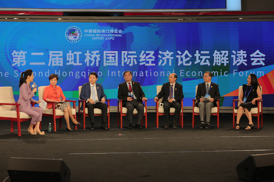 这场进博会的配套论坛,将为共商世界经济重大,前沿问题搭建平台