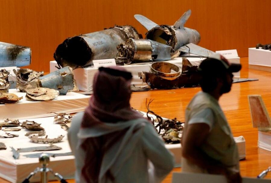 沙特展示收集到的无人机和巡航导弹残骸