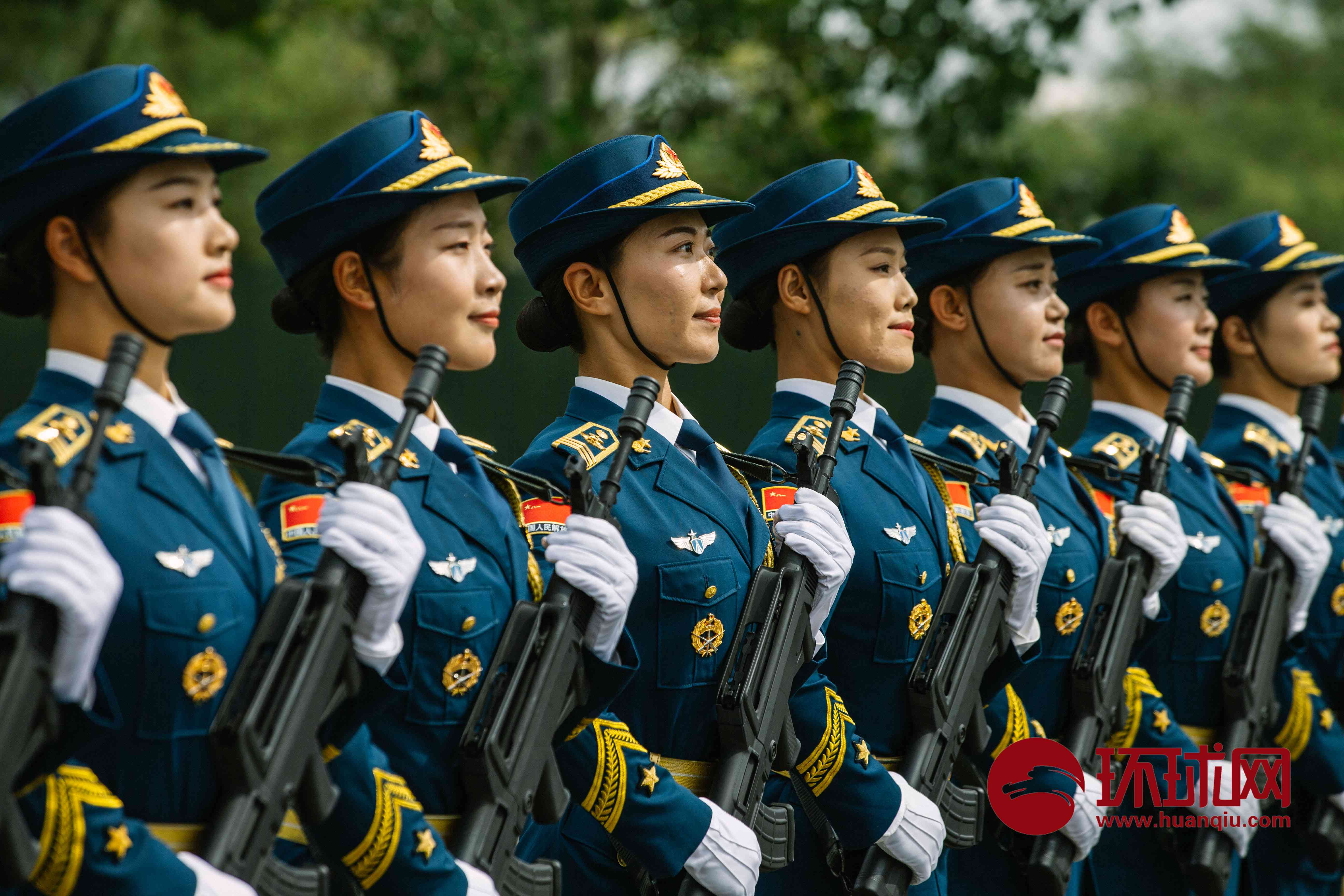 中国人民解放军女仪仗兵图片_百度百科