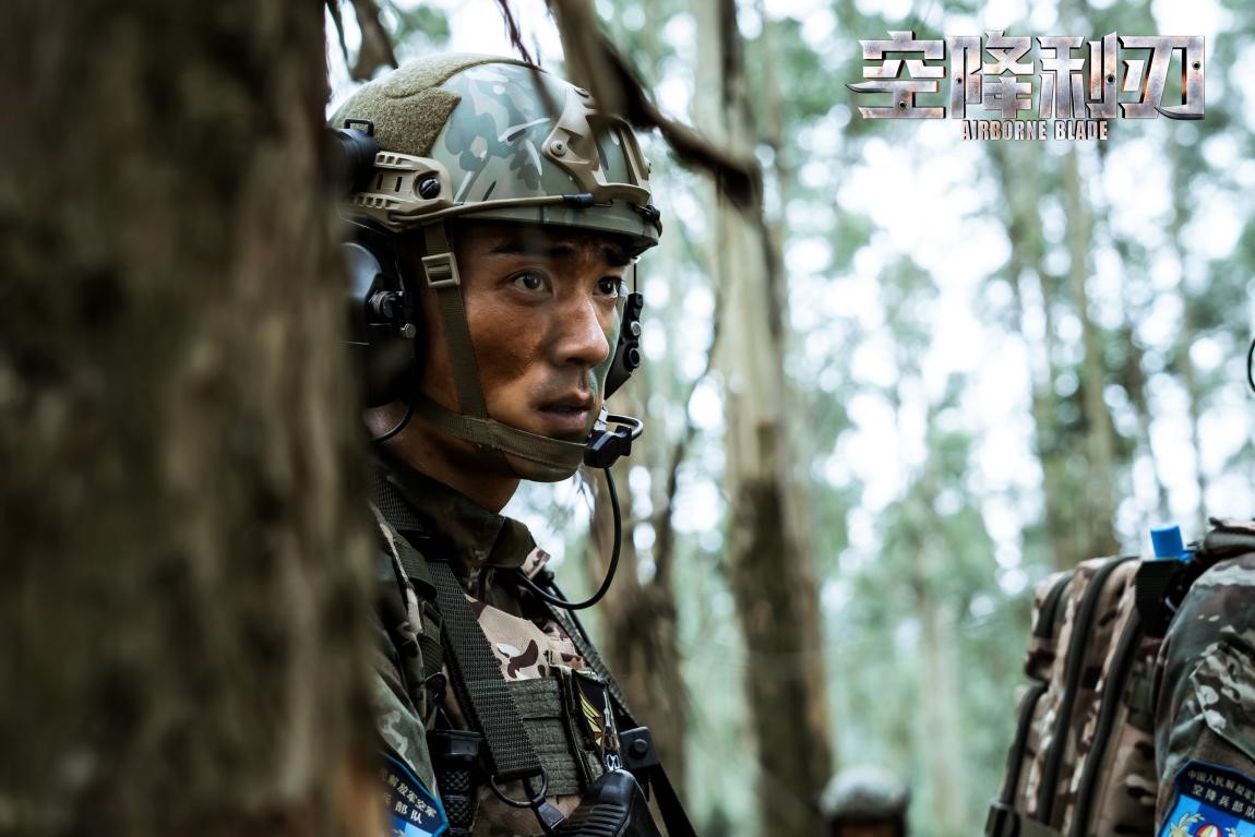 李岷城空降利刃分饰两角收获好评用心演绎每一个角色