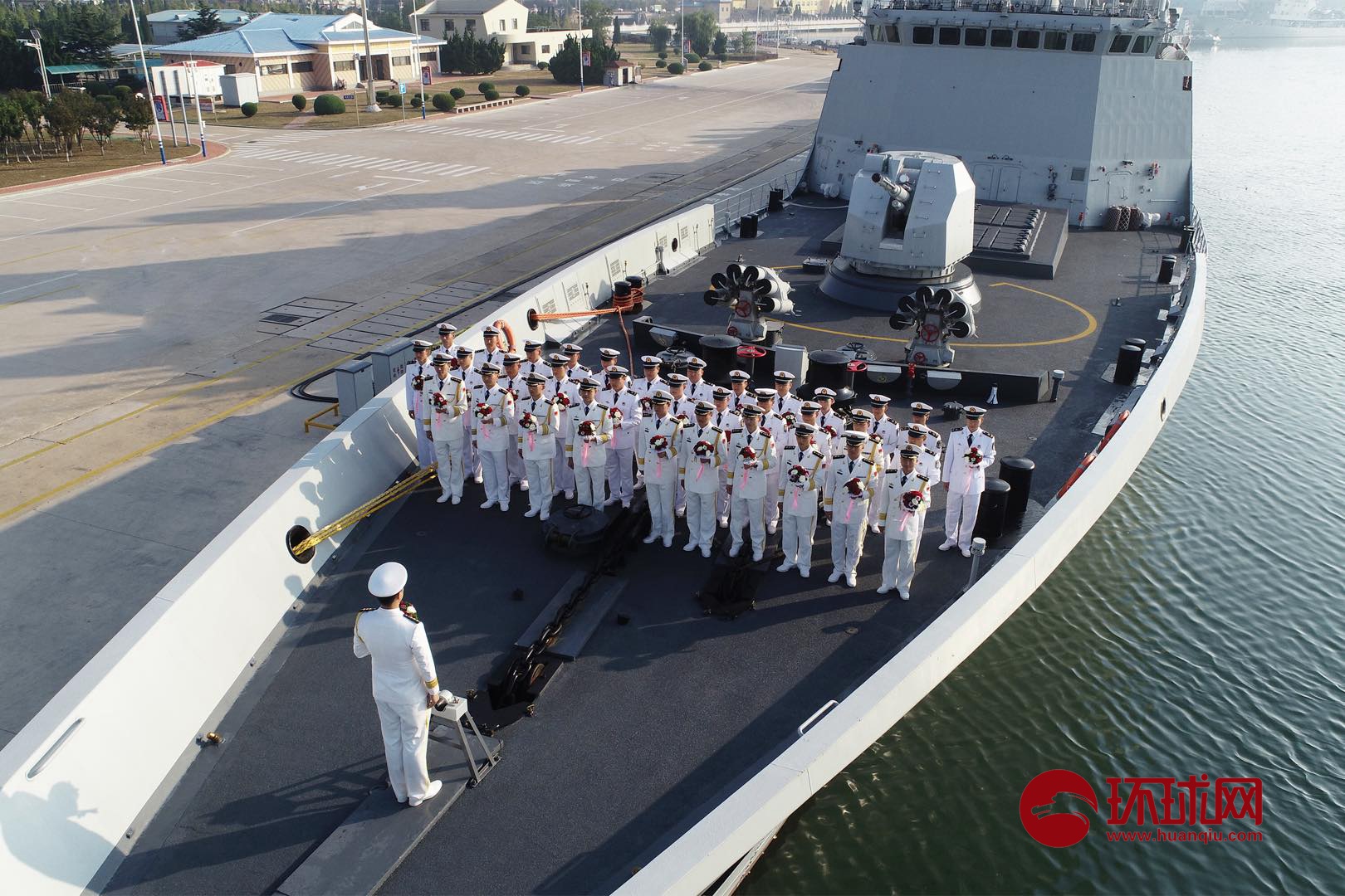 海军某驱逐舰支队隆重举办集体婚礼为祖国庆生
