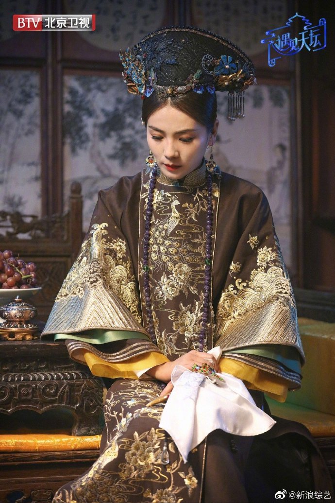 刘涛清宫造型曝光 精致妆容搭华丽服饰大气十足显中式韵味