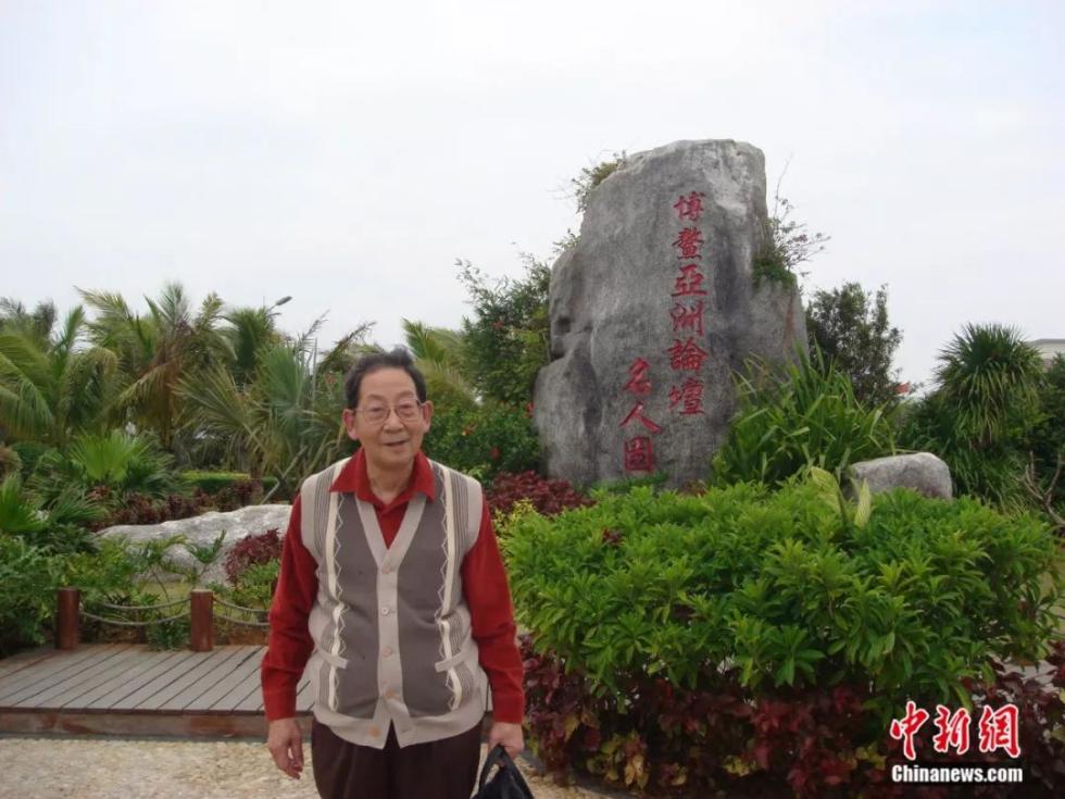 92岁老父亲记了70年的账本里藏着什么？