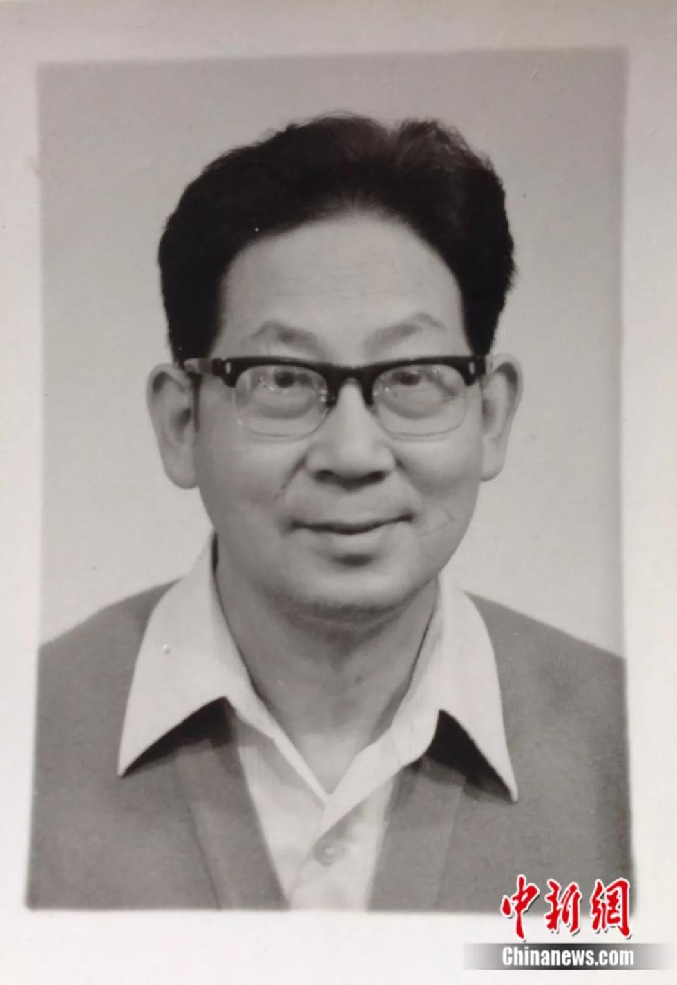 92岁老父亲记了70年的账本里藏着什么？