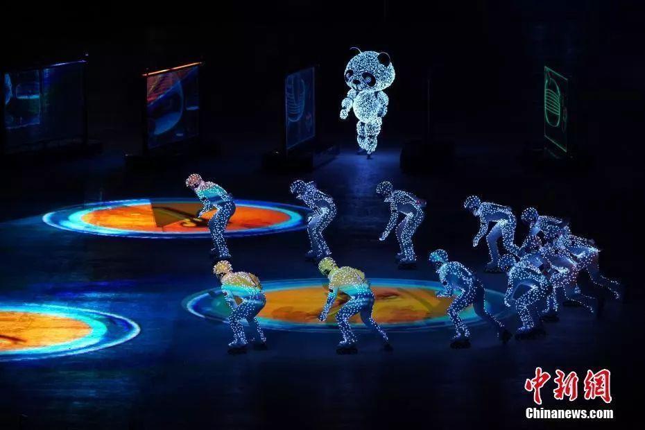 2018平昌冬奥会闭幕式上的“北京八分钟”表演环节。中新社记者 崔楠 摄