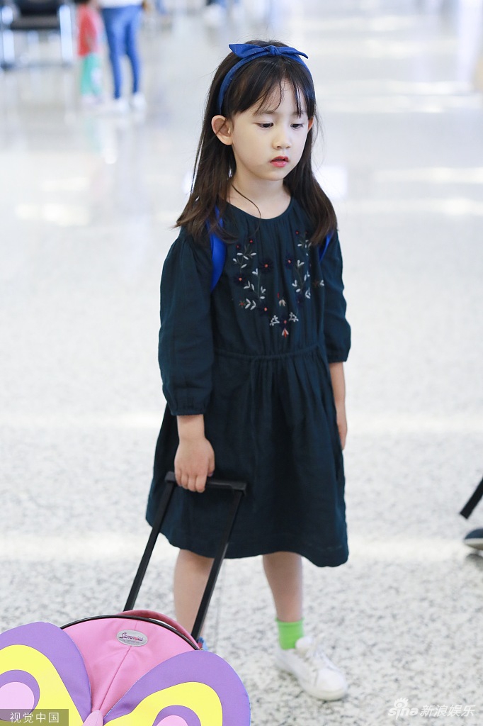 近日,上海,黄磊,孙莉,多多,多妹现身机场.