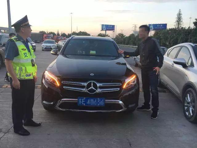 带全家返程在高速开一路 突然发现车钥匙不见了