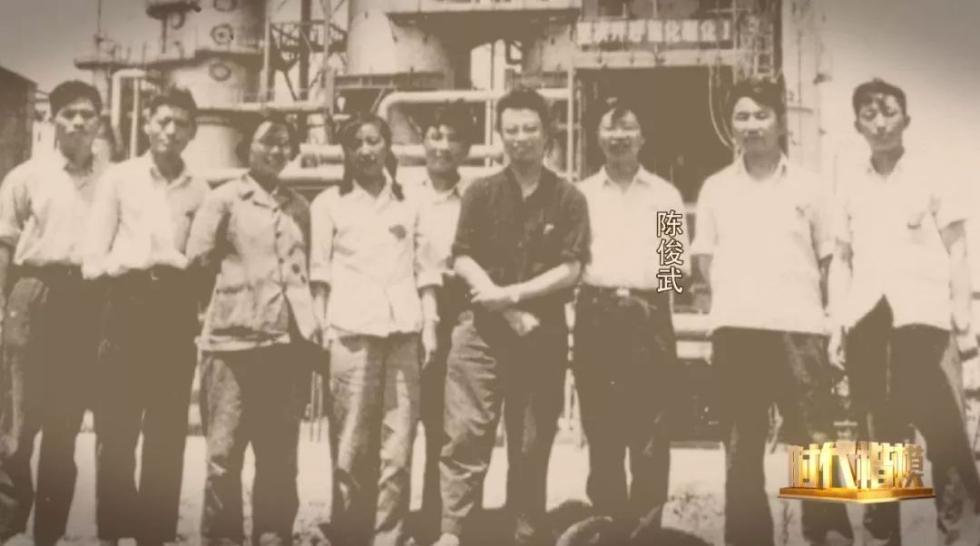 工龄70年,92岁还坚持打卡上班 为这位老人点赞!