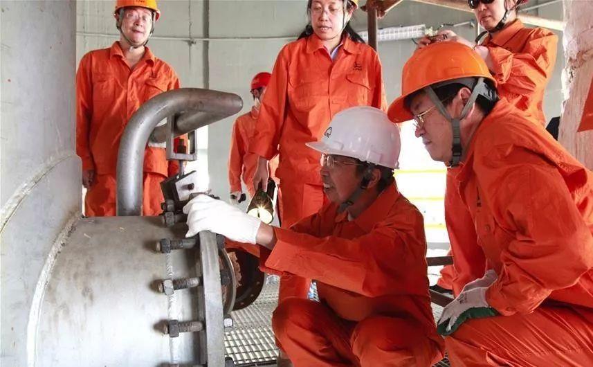 工龄70年,92岁还坚持打卡上班 为这位老人点赞!