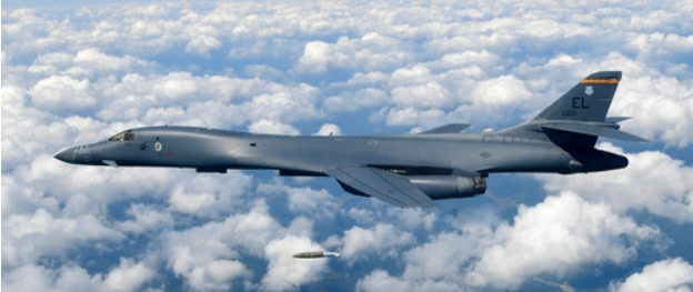 图为美军B-1B“枪骑兵”战略轰炸机（news 1）