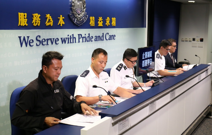 香港警方10月14日举行记者会。（港媒截图）