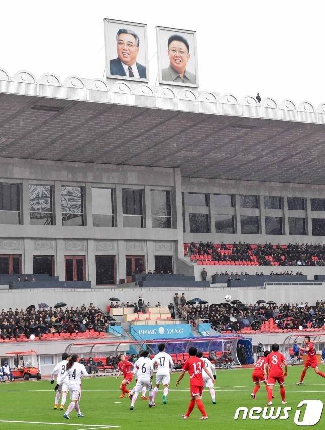 图为平壤金日成体育场，15日朝韩对决赛将在此上演。(news 1)