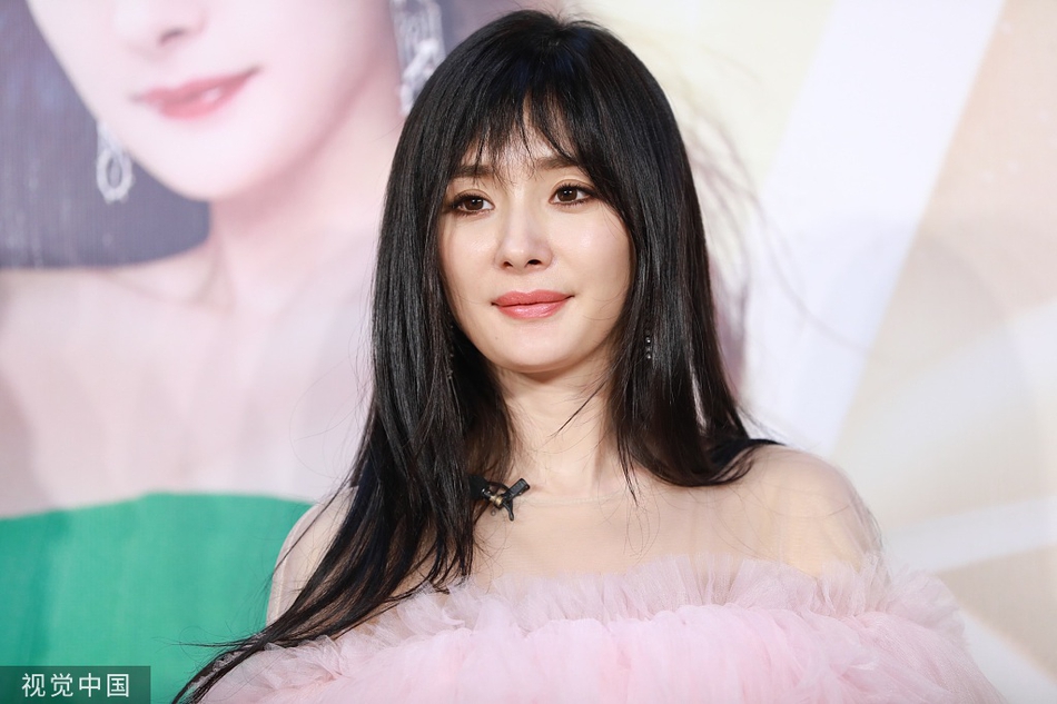 洋气大美女变土了?杨幂最新空气刘海造型引吐槽