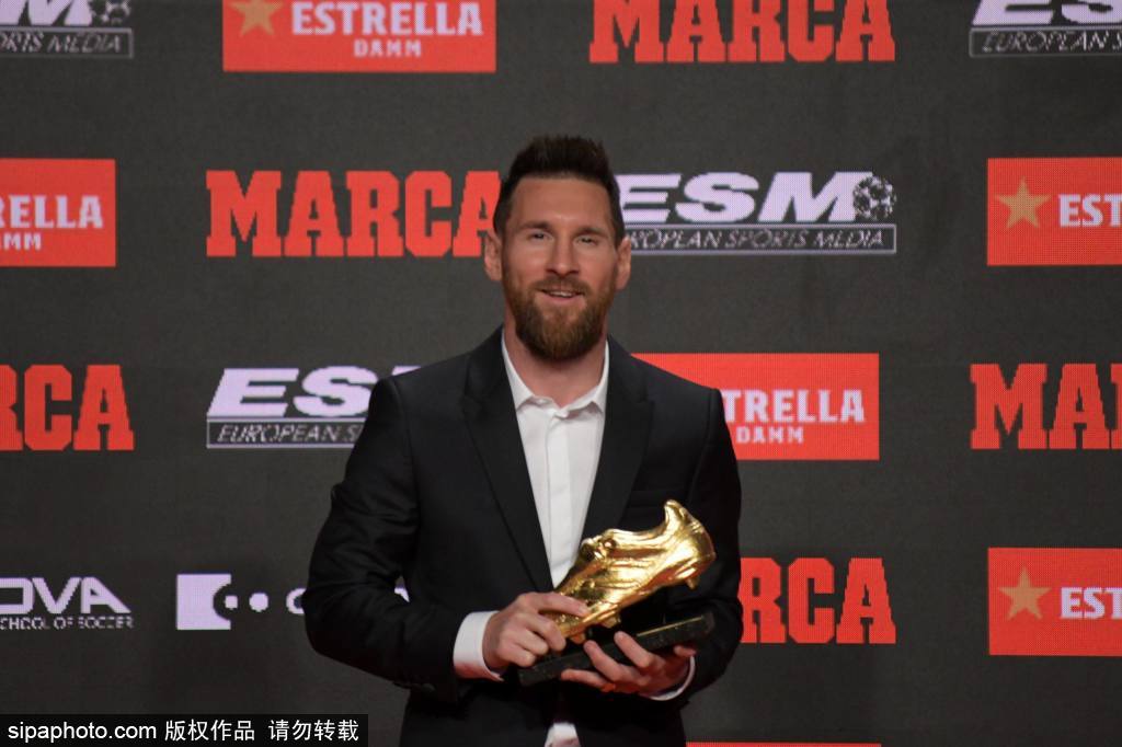 梅西领取第六座欧洲金靴:连续三年获奖