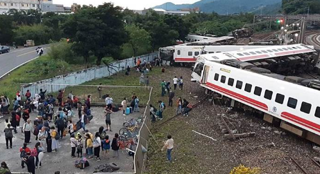 普悠玛列车去年10月发生翻覆事故（图片来源：台媒）