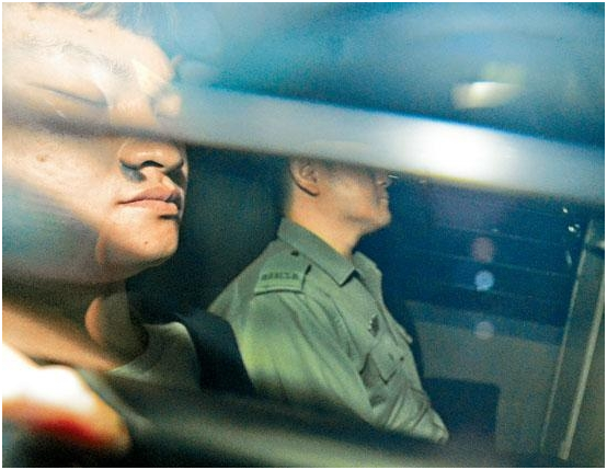 陈同佳(左)因洗黑钱罪囚禁多月后，将于10月23日出狱(图片来源：香港《星岛日报》)
