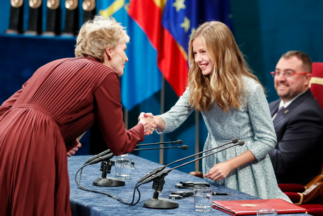 吾家有女初长成西班牙莱昂诺尔公主官方演讲优雅大方