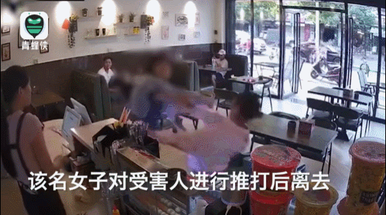 女孩在奶茶店遭暴打 仅因插队擦碰到旁边的人