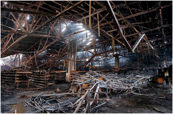 (圣地亚哥20日被纵火烧毁的超市。图源：Getty Images)