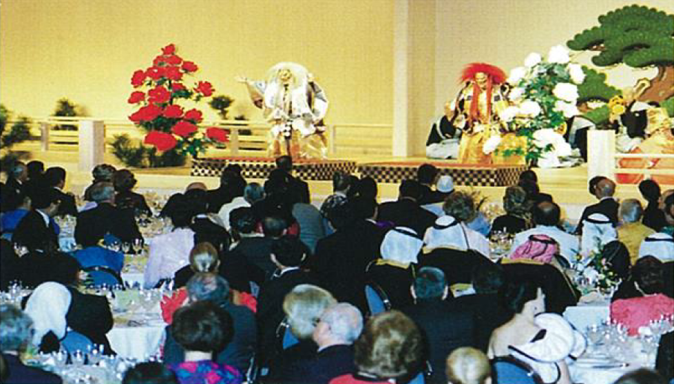1990年11月，外国来宾观赏日本传统文化表演