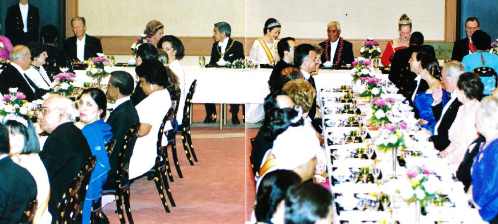 1990年11月，明仁天皇举行即位正殿之仪后在宫内举行晚宴招待来宾