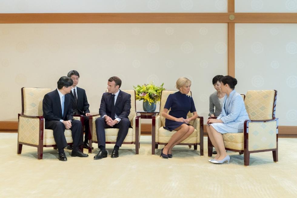 德仁天皇夫妇与马克龙总统夫妇举行会谈（《周刊文春》）