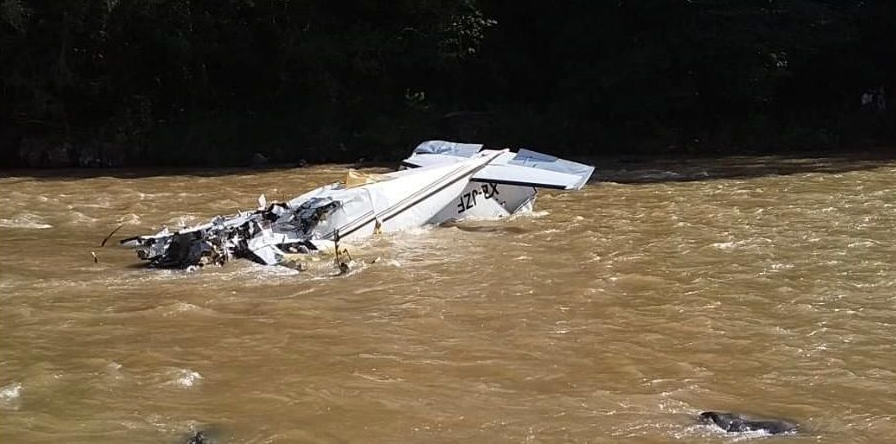 飞机坠入河中（俄罗斯卫星通信社）