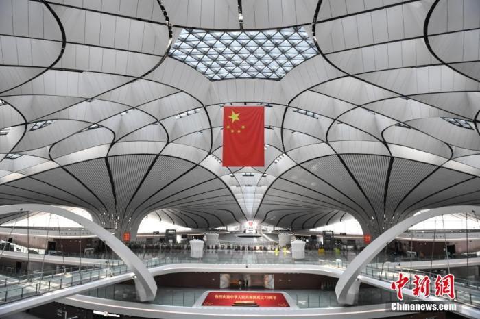 9月28日，北京大兴机场内景。中新社记者 崔楠 摄