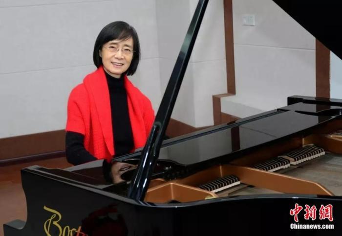 平日除了学琴、弹琴，张晓丽喜欢去琴行、天津音乐厅听讲座，以及到天津音乐学院旁听音乐课。