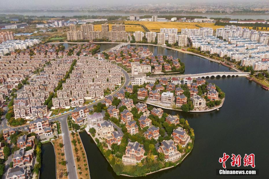 航拍江苏丹阳界牌新村花样水城