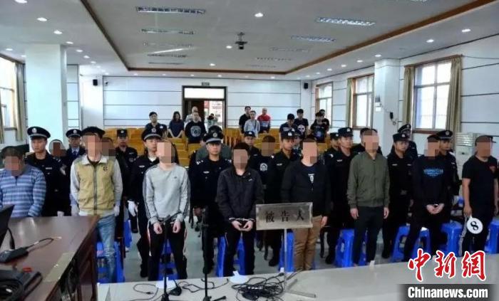 图为庭审现场。河池中院