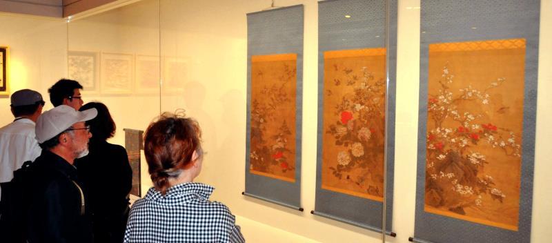 今年4月在首里城内展示的《花鸟图》（琉球新报）