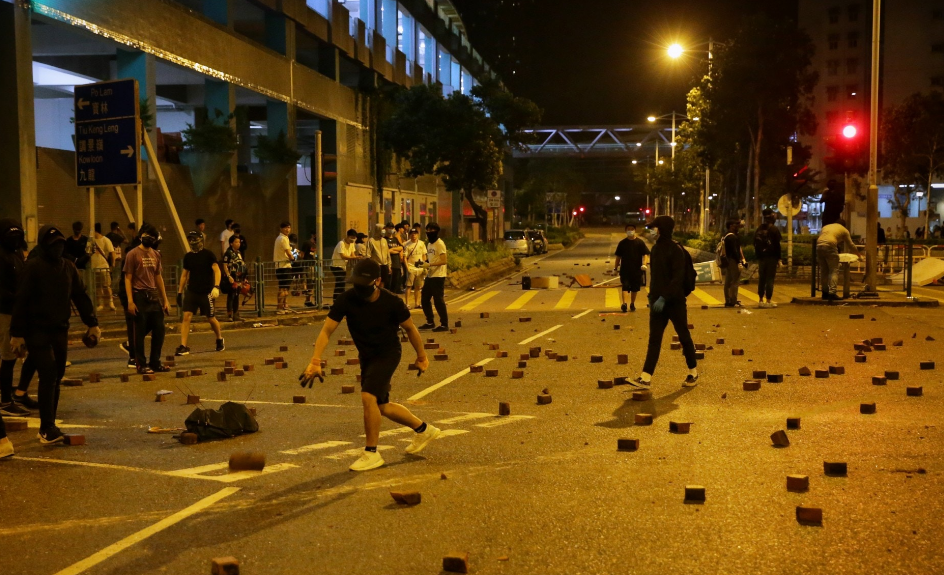 暴徒11月3日又在香港聚集(图片来源：港媒)