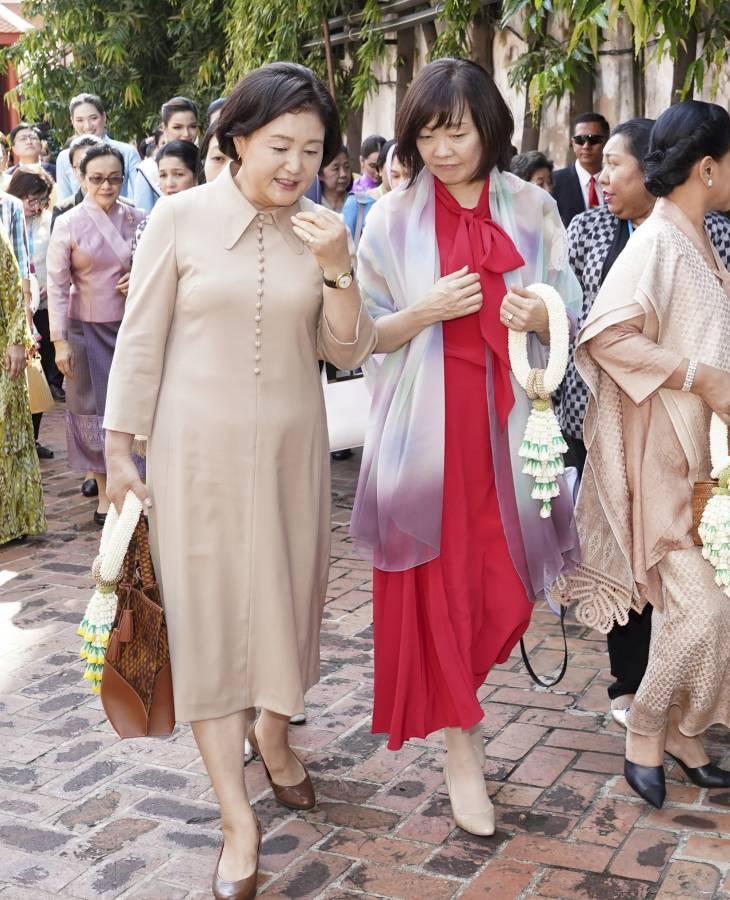 日本韩国第一夫人并肩游曼谷 有说有笑亲如闺蜜 图