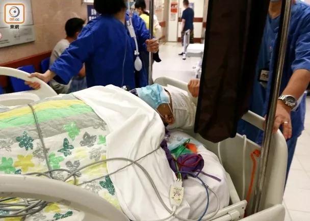 受伤的香港科大学生在医院治疗。来源：香港“东网”