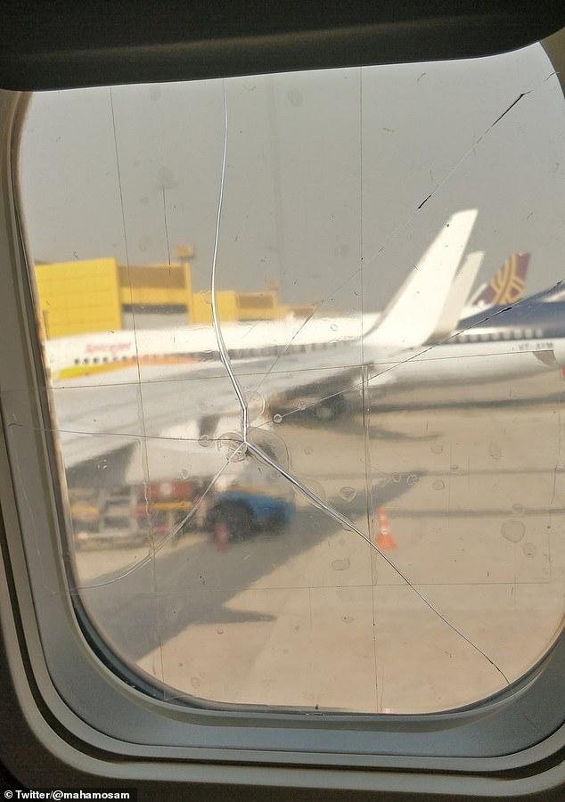 乘客拍到飞机机窗破裂出用透明胶带粘住。（每日邮报）